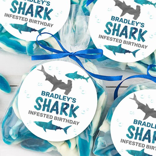 Sticker Rond Requin infesté n'importe quel âge fête d'anniversa