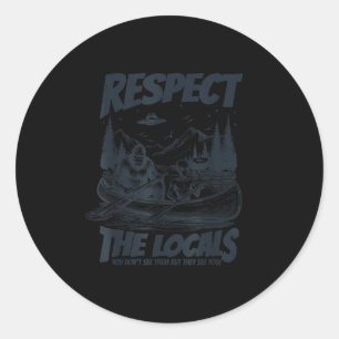 Sticker Rond Respectez les autochtones bigfoot alien pagayant e