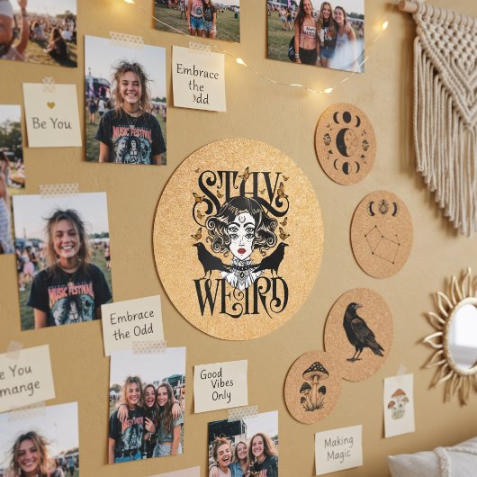 Sticker Rond Restez Bizarre