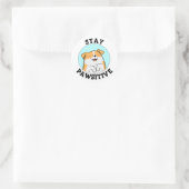Sticker Rond Restez Pawsitive Funny Smiling Chien Pun (Sac)