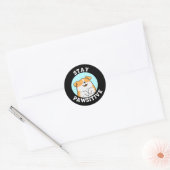 Sticker Rond Restez Pawsitive Funny souriant Chien Pun Dark BG (Enveloppe)
