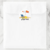 Sticker Rond Rétired Chick-Beach Scene (Sac)