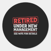 Sticker Rond Retired Under New Management Funny Mens Husband Re (Devant)