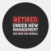 Sticker Rond Retired Under New Management Funny Mens Husband Re (Devant)