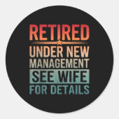 Sticker Rond Retirement Humor Party Retired Under New Managemen (Devant)