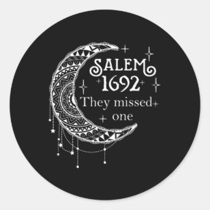 Sticker Rond Rétro 1692 Ils Ont Manqué Une Sorcière Salem 1692 