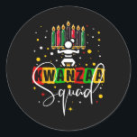 Sticker Rond Retro Happy Kwanza Christmas African American Cand<br><div class="desc">Retro Happy Kwanza Noël Africain-Américain bougies</div>