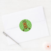 Sticker Rond Rindeer drôle avec des étoiles sur vert (Enveloppe)