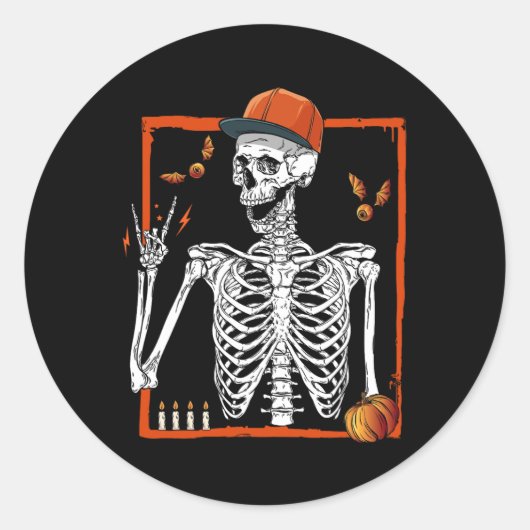 Sticker Rond Rocker Skeleton Rocher Main Rock Sur Costume Drôle (Devant)