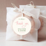Sticker Rond Rose et vert Un Merci doux Mariage Faveur<br><div class="desc">Français rose et vert Un Merci doux Stickers de mariage préféré</div>