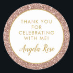 Sticker Rond Rose Gold Rose Parties scintillant Merci Parti Fav<br><div class="desc">Parties scintillant rose or rose avec or merci texte et nom faveur étiquette, parfait pour un bat mitzvah girly et moderne, fête d'anniversaire, Quinceanera, douche bébé ou nuptiale, ou fête de bachelorette. Parties scintillant est une image imprimée - aucune parties scintillant réelle n'est utilisée et donc pas de désordre !...</div>