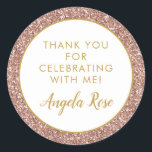 Sticker Rond Rose Gold Rose Parties scintillant Merci Parti Fav<br><div class="desc">Parties scintillant rose or rose avec or merci texte et nom faveur étiquette, parfait pour un bat mitzvah girly et moderne, fête d'anniversaire, Quinceanera, douche bébé ou nuptiale, ou fête de bachelorette. Parties scintillant est une image imprimée - aucune parties scintillant réelle n'est utilisée et donc pas de désordre !...</div>