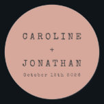 Sticker Rond Rose minimaliste rétro Typewriter mariage personna<br><div class="desc">Sticker Rtro Minimaliste Type Police Mariage Personnalisé Classic Round Sticker en Rose avec Typographie Noire</div>