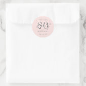 Sticker Rond Rose Pâle Script Moderne Argent pour 80e Anniversa (Sac)