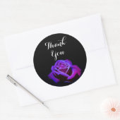 Sticker Rond Rose pourpre avec gouttelettes d'eau Merci (Enveloppe)