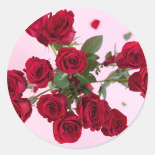Sticker Rond Roses rouges sur fond rose élégant classique roman