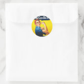 Sticker Rond Rosie le Riveter - "Nous pouvons le faire !" (Sac)
