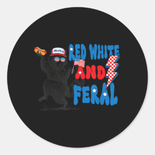 Sticker Rond Rouge Blanc Et Sauvage Mais Libre Patriotique Fier