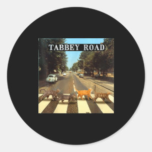 Sticker Rond Route du chat tigré cool chats tigrés traversant 