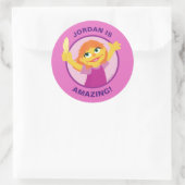 Sticker Rond Rue Sésame | Julia Holding Feather (Sac)
