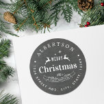 Sticker Rond Rustic Chalkboard Christmas Family Return Adresse<br><div class="desc">Étiquettes/autocollants circulaires sur mesure avec design classique de Noël vintage sur arrière - plan de tableau noir. Personnalisez avec le nom de famille et l'adresse. Parfait pour décorer des enveloppes de vacances,  do-it-yourself cadeaux,  et plus !</div>