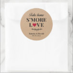 Sticker Rond Rustic Kraft S'more Love Mariage<br><div class="desc">C’est plus l’amour. Ajoutez une touche amusante de couleur et de style unique à votre mariage ou à votre douche nuptiale préférée. Un sac de douche nuptiale est un grand complément à la planification de la fête. Ces sacs uniques seront facilement utilisés comme un cadeau et peuvent servir comme une...</div>