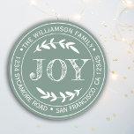 Sticker Rond Rustic Modern Christmas Joie Retour Adresse Green<br><div class="desc">sticker d'adresse de retour de famille de Noël avec votre nom et adresse en blanc stylisé typographie présente le texte JOY en typographie manuscrite avec une touche de feuillage rustique sur un arrière - plan vert poussiéreux. Ajoutez simplement votre nom et votre adresse. Conçu exclusivement pour vous par Happy Dolphin...</div>
