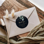 Sticker Rond Rustique Gold Floral Merci Bleu mariage Favoriser<br><div class="desc">Cet autocollant jaune or rustique Merci bleu mariage faveur classique rond collant est parfait pour un mariage simple. Cette conception artistique présente des feuilles d'or dessinées à la main et des feuilles d'eau vert eucalyptus dans un arrière - plan bleu foncé, inspirant beauté naturelle. Faites de l'autocollant votre propre étiquette...</div>