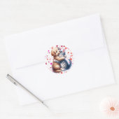 Sticker Rond Saint Valentin mignonne chiot et Kitty Hug (Enveloppe)