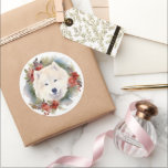 Sticker Rond Samoyed Christmas Wreath Festive Pup<br><div class="desc">Vous cherchez un cadeau de Noël parfait pour votre ami furry? Notre cadeau de Noël de chien est ce dont vous avez besoin! Avec un délicieux thème de Noël, c'est le cadeau idéal pour votre animal de compagnie bien-aimé. Que vous soyez une mère de chien, un père de chien ou...</div>