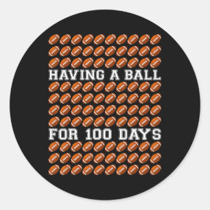 Sticker Rond S'amuser avec un ballon pour 100 jours d'école de