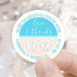 Sticker Rond Sandales Monogrammes Plage Mariage Amour & Merci<br><div class="desc">Ajoutez une touche de finition chic aux faveurs de mariage sur le thème de la plage et des notes de remerciement avec des autocollants personnalisés "amour & merci" uniques. Tout le texte de ce modèle est simple à customiser ou à supprimer. Changez le texte courbé pour faire des étiquettes d'adresse...</div>