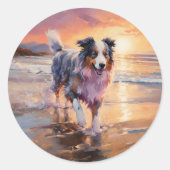 Sticker Rond Sandy Australian Shepherd Dog on Beach Sunset (Devant)