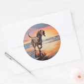 Sticker Rond Sandy Paws Bloodhound Dog on Beach Sunset (Enveloppe)
