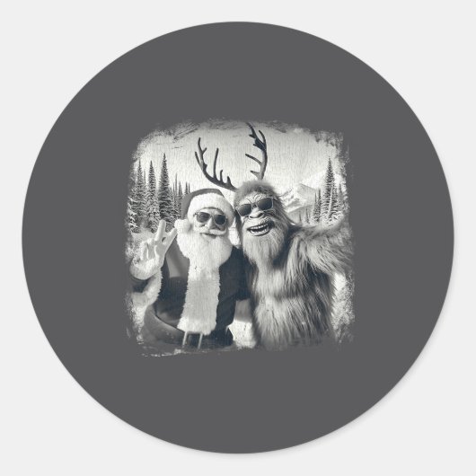 Sticker Rond Sasquatch 67 Christmas Tree Funny Santa Bigfoot (Devant)