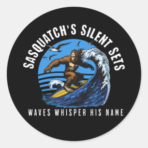 Sticker Rond Sasquatch's Silent Sets Surfing Bigfoot Black