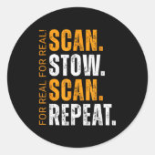 Sticker Rond Scan Stow Scan Repeat Funny Warehouse Worker (Devant)