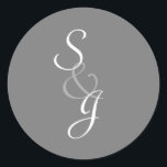 Sticker Rond Sceau d'enveloppe Mariage marqué<br><div class="desc">Colonne de scellés d'enveloppe grise au charbon de bois avec initiales de la mariée et du marié. Si vous souhaitez voir ce design dans un autre style ou couleur,  envoyez-moi un courriel à orchardgreetings@gmail.com . Je serais heureux de vous aider.</div>