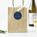 Sticker Rond Sceau d'enveloppe Mariage moderne bleu marine<br><div class="desc">Vous cherchez une façon élégante et classique de sceller vos invitations de mariage ? Ne cherchez pas plus loin que nos autocollants d'enveloppe mariage bleu marine moderne! Cet élégant design est parfait pour un mariage minimaliste ou élégant. Nos autocollants ronds sont fabriqués à partir de papier adhésif de haute qualité...</div>