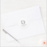 Sticker Rond Sceau d'enveloppe Mariage monogramme classique<br><div class="desc">Élégant monogramme floral noir et blanc crête mariage enveloppe classique autocollant de sceau.</div>