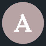 Sticker Rond Sceau d'enveloppe monographique personnalisée<br><div class="desc">Il s'agit de monogrammes magnifiquement imprimés personnalisés qui peuvent être customisés pour votre journée spéciale. Il est préférable pour les invitations de mariage,  les cartes RSVP et d'autres produits qui correspondent à ce design.</div>