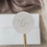 Sticker Rond Sceau Mariage d'enveloppe de crème dorée délicate<br><div class="desc">Ces enveloppes de mariage monogramme crème or délicat sont parfaites pour un mariage moderne. Le design minimaliste romantique présente une belle et élégante typographie de champagne jaune doré sur un arrière - plan de crème d'ivoire au look épuré et sobre. Personnalisez ces autocollants avec les initiales de la mariée et...</div>