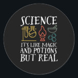 Sticker Rond Science comme la magie et la potion Geek scientifi<br><div class="desc">Science. C’est comme de la magie et de la potion, mais vrai. Conception scientifique inspirante pour ceux qui croient en la preuve scientifique, l'expérience de laboratoire et la recherche. Marchandises motivationnelles cool pour les professeurs de sciences, les scientifiques et les étudiants. Parfait pour geek scientifique, nerd, enseignant et étudiant qui...</div>