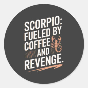 Sticker Rond Scorpio : Alimenté par Coffee et Revenge Drôle Cit