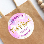 Sticker Rond Script bat mitzvah Gold Foil sur Aquarelle rose<br><div class="desc">Soyez fier, réjouissez-vous et célébrez cette étape importante de votre Bat mitzvah préféré ! Utilisez ce superbe, moderne, brillant de faux feuille d'or manuscrit, Star of David et de petits points contre un arrière - plan d'aquarelle rose pâle pour ajouter à sa journée spéciale. Personnalisez le texte personnalisé avec son...</div>