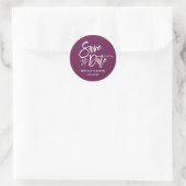 Sticker Rond Script De Brosse Enregistrer La Date Cassis Envelo (Sac)