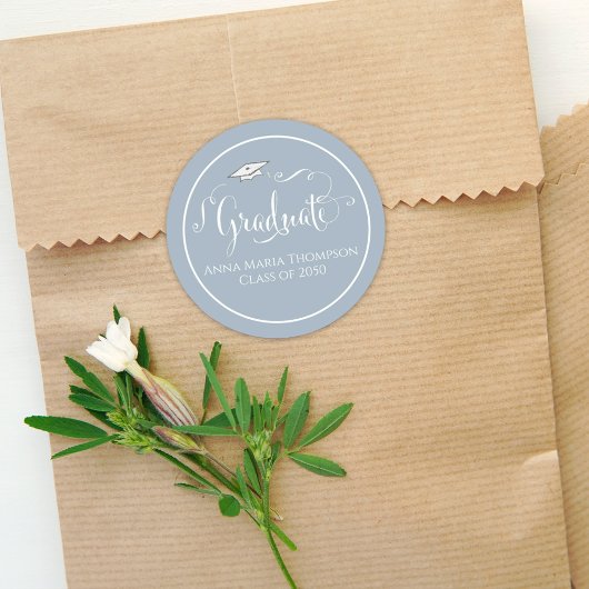 Sticker Rond Script de calligraphie de diplôme Simple Dusty Blu
