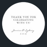 Sticker Rond Script minimaliste noir et blanc Merci personnalis<br><div class="desc">Sticker Mariage minimaliste moderne noir et blanc  personnalisé Merci rond classique</div>