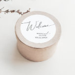 Sticker Rond Script minimaliste Whimsical | Bienvenue Mariage<br><div class="desc">Ce scénario minimaliste fantaisiste | Accueil mariage classique collant rond est parfait pour votre classique simple noir et blanc minimaliste mariage boho moderne classique. Le design se compose de calligraphie élégante, délicate et romantique écrite à la main et de typographie chic et formelle. Le look se marie bien avec n'importe...</div>