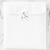 Sticker Rond Script Whimsical Enregistrer La Date (Sac)